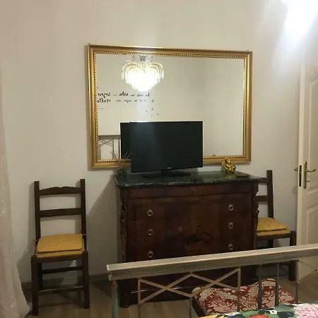 Yellow Rose Apartment *