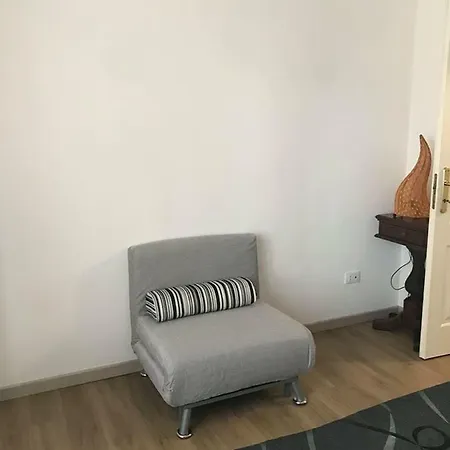 Yellow Rose Apartment *